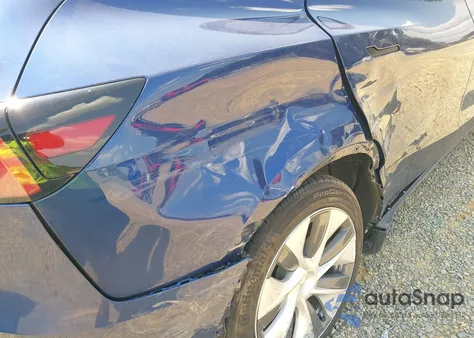 2023 Tesla Model Y Awd/Long Range Dual Motor All-Wheel Drive z USA, uszkodzony, nr VIN 7SAYGDEE6PF851180